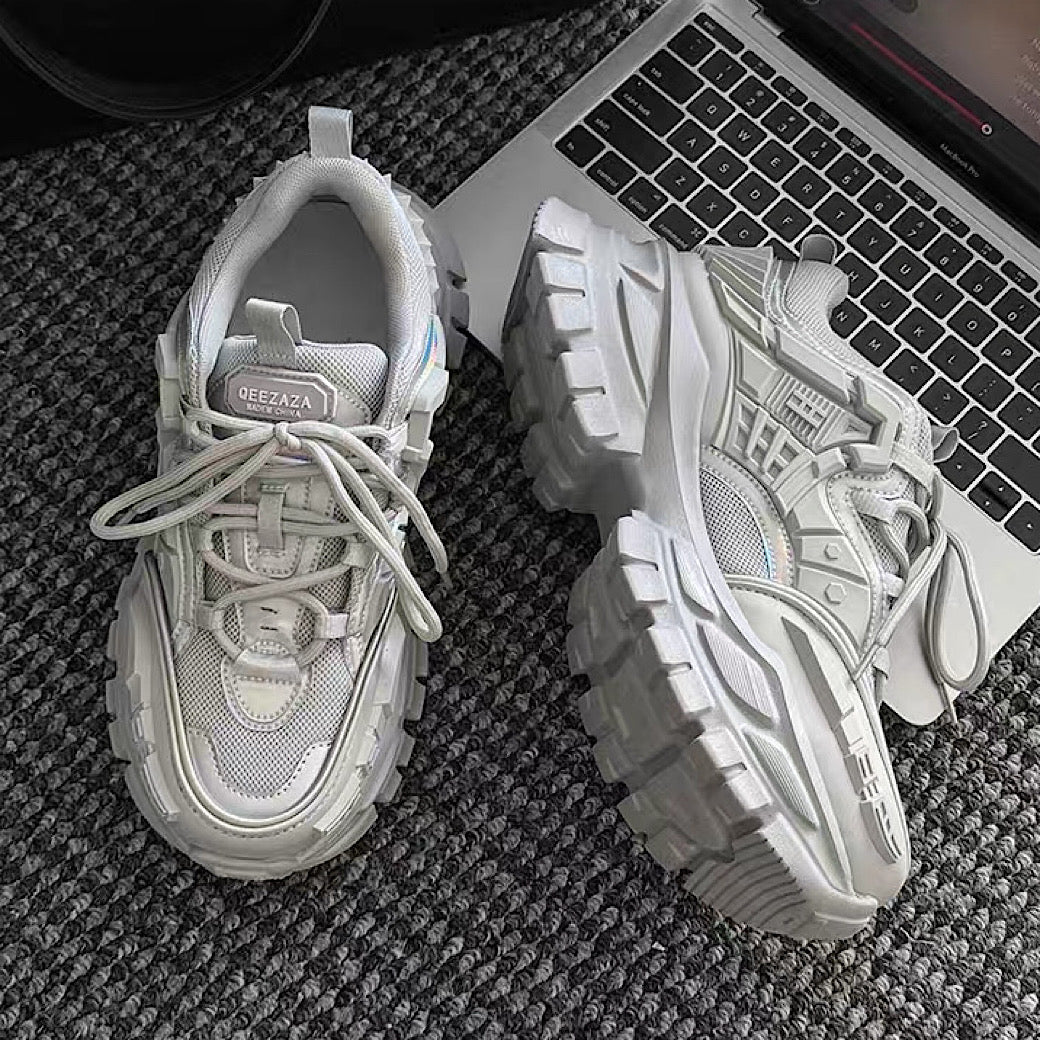 Upper with textured sole design, platform dad sneakers