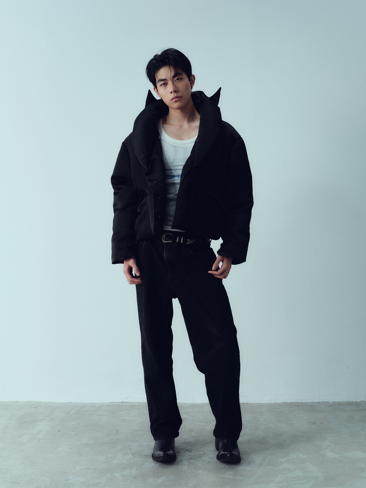 KADAKADA Devil Horn Glossy Down Cropped Puffer