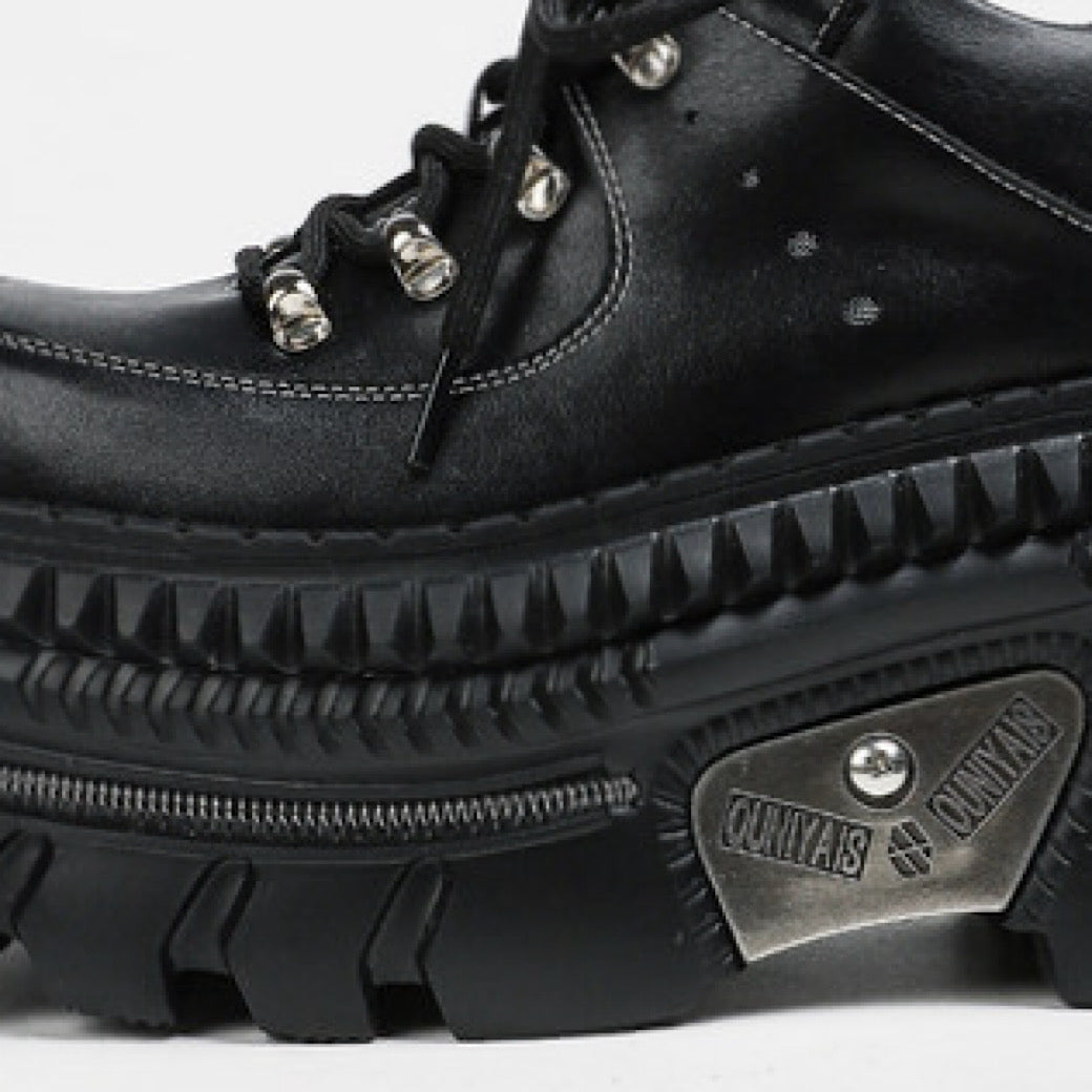 High-up platform silhouette black casual sneakers