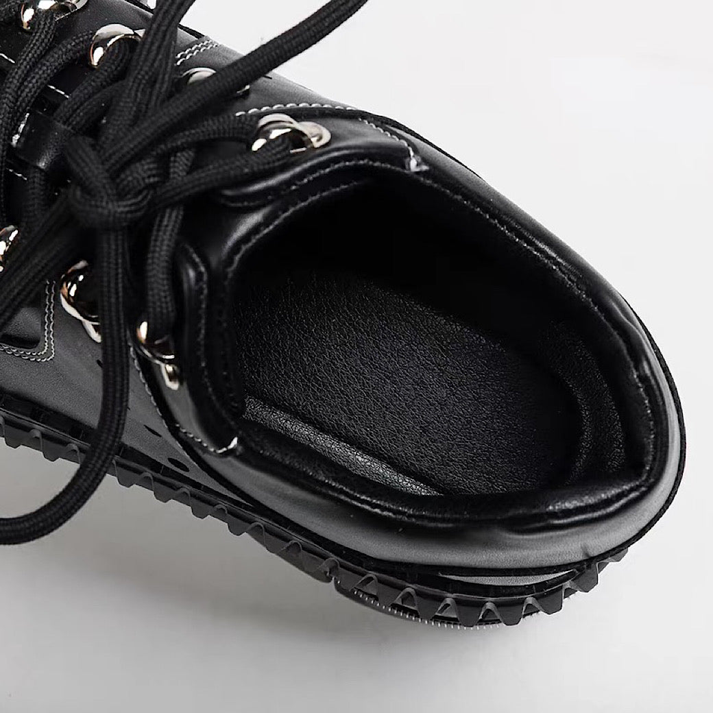 High-up platform silhouette black casual sneakers