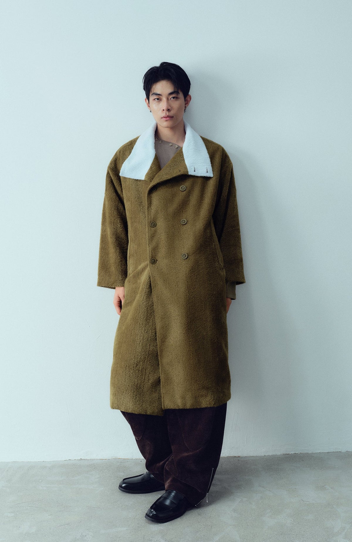 KADAKADA Double-Breasted Contrast Fuzzy Collar Overcoat