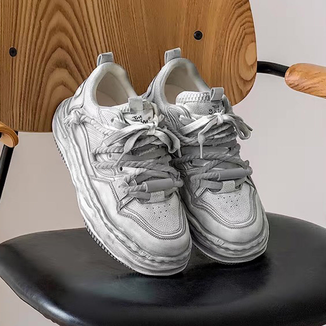 Gray stained design platform sneakers