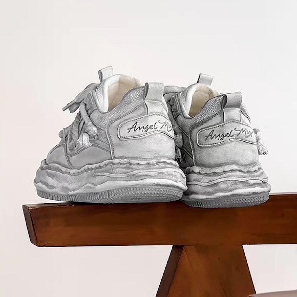 Gray stained design platform sneakers