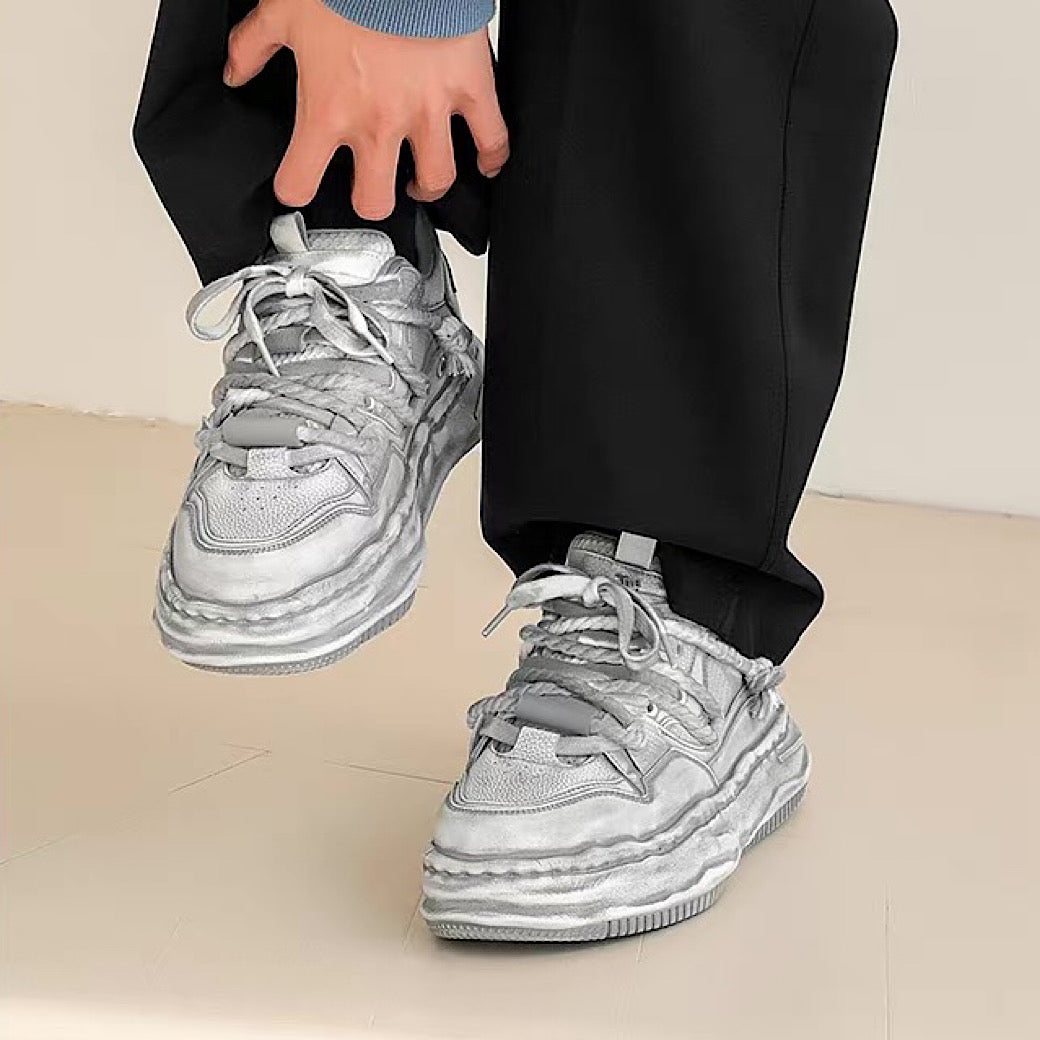Gray stained design platform sneakers
