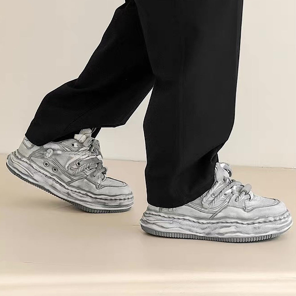Gray stained design platform sneakers