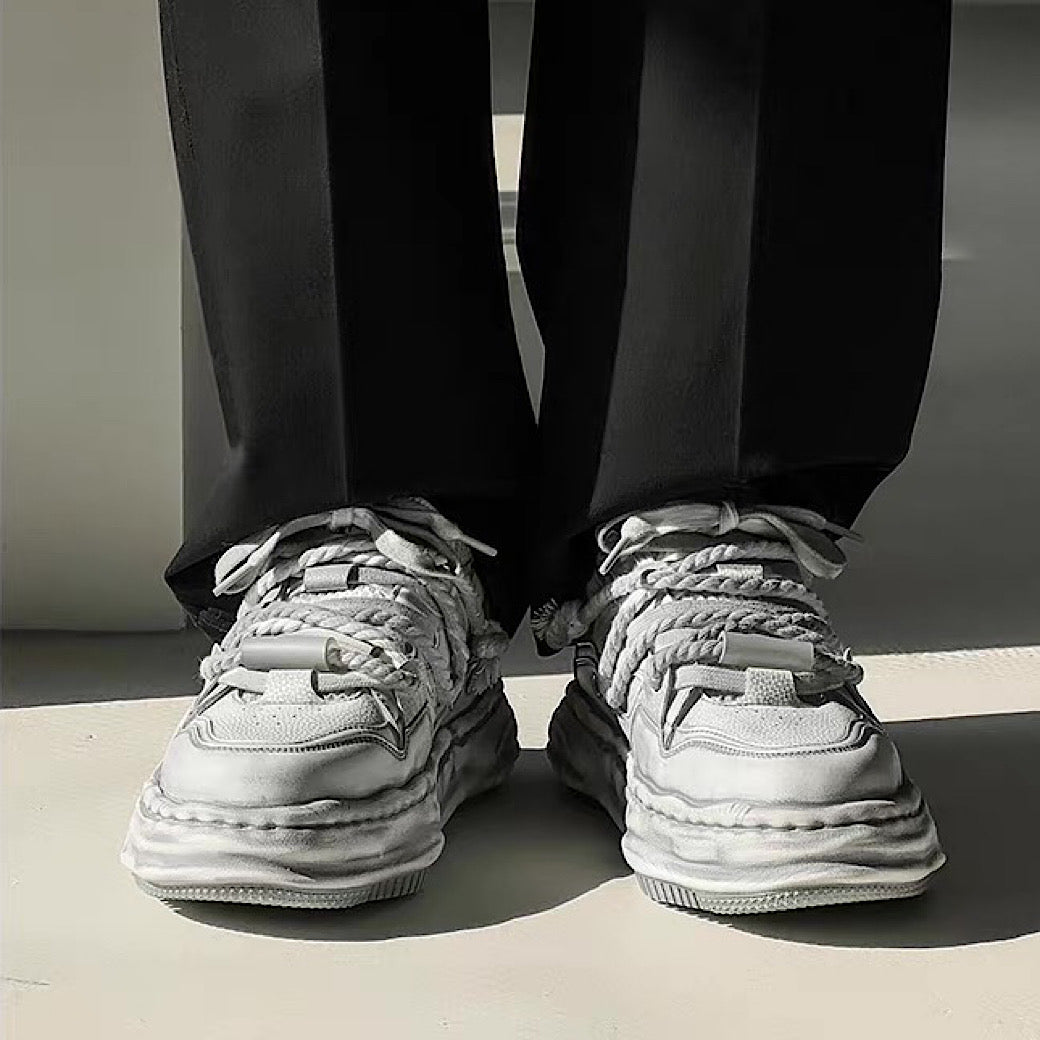 Gray stained design platform sneakers