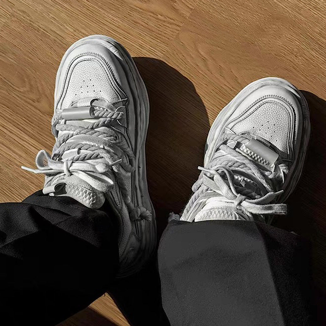 Gray stained design platform sneakers