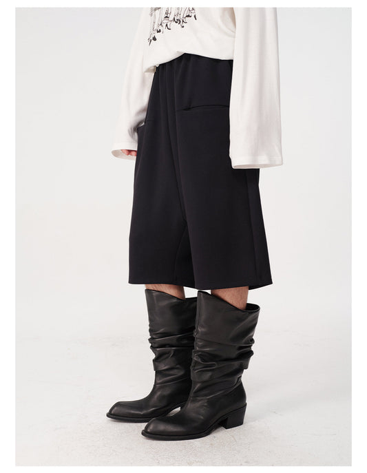 Low-rise shorts with pockets
