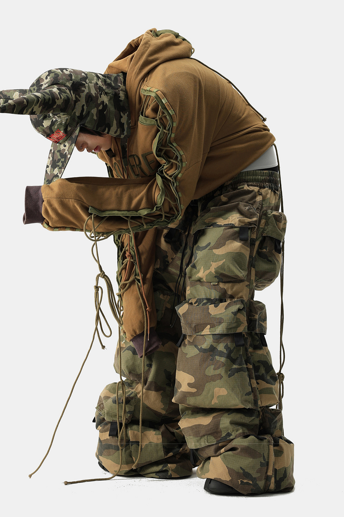 VANGUARDIA Camo Multi-Pocket Cotton Cargo Pants