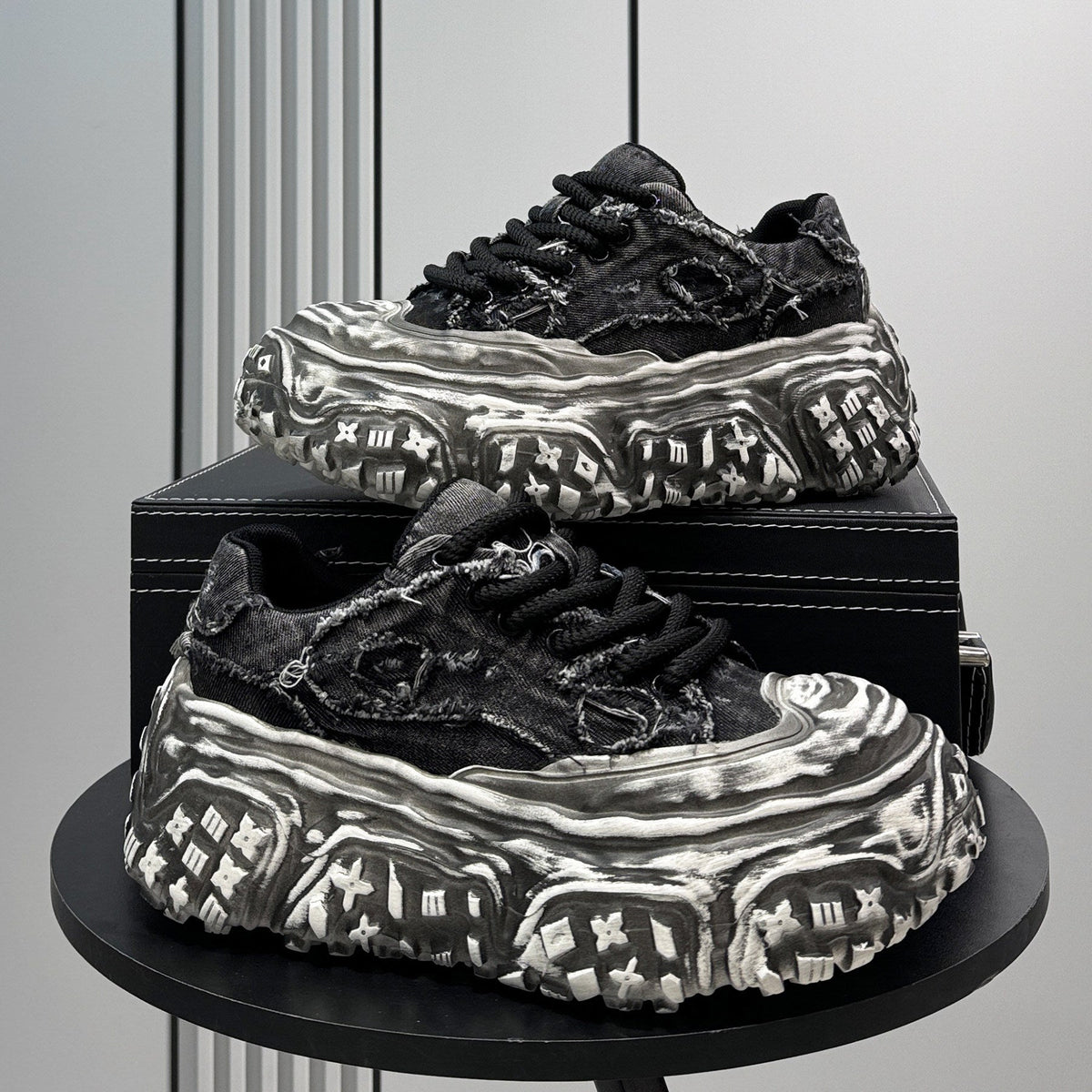 Damage Washed Platform Chunky Sole Sneakers WN24681