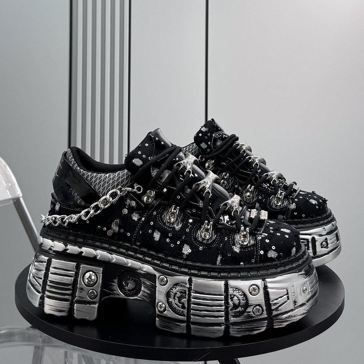 Chain Studs Damage Platform Sneakers WN24643