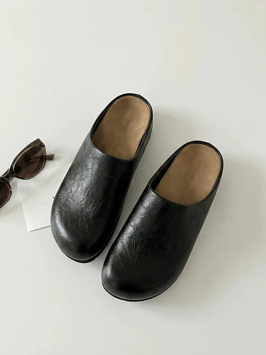 Minimalist Closed‑Toe Lounge Clogs