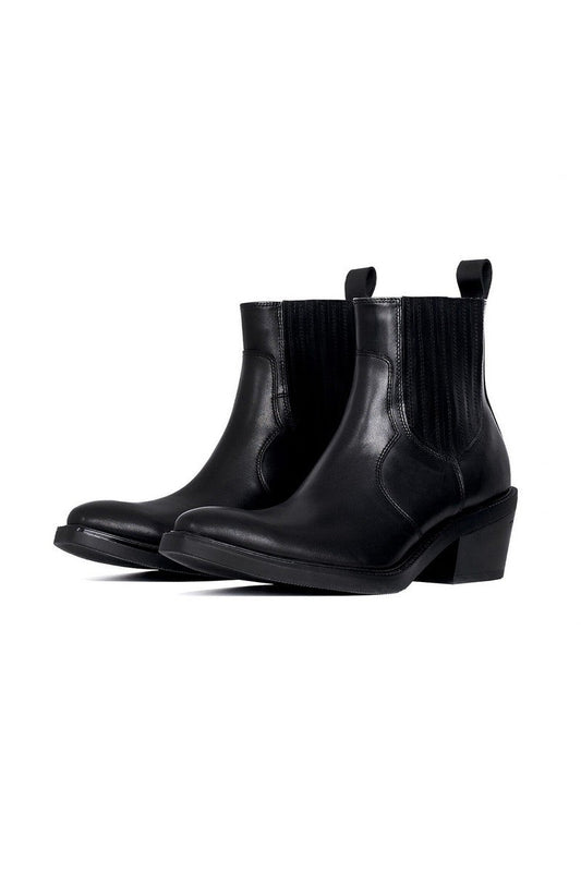 Calfskin Pointed Chelsea Boots