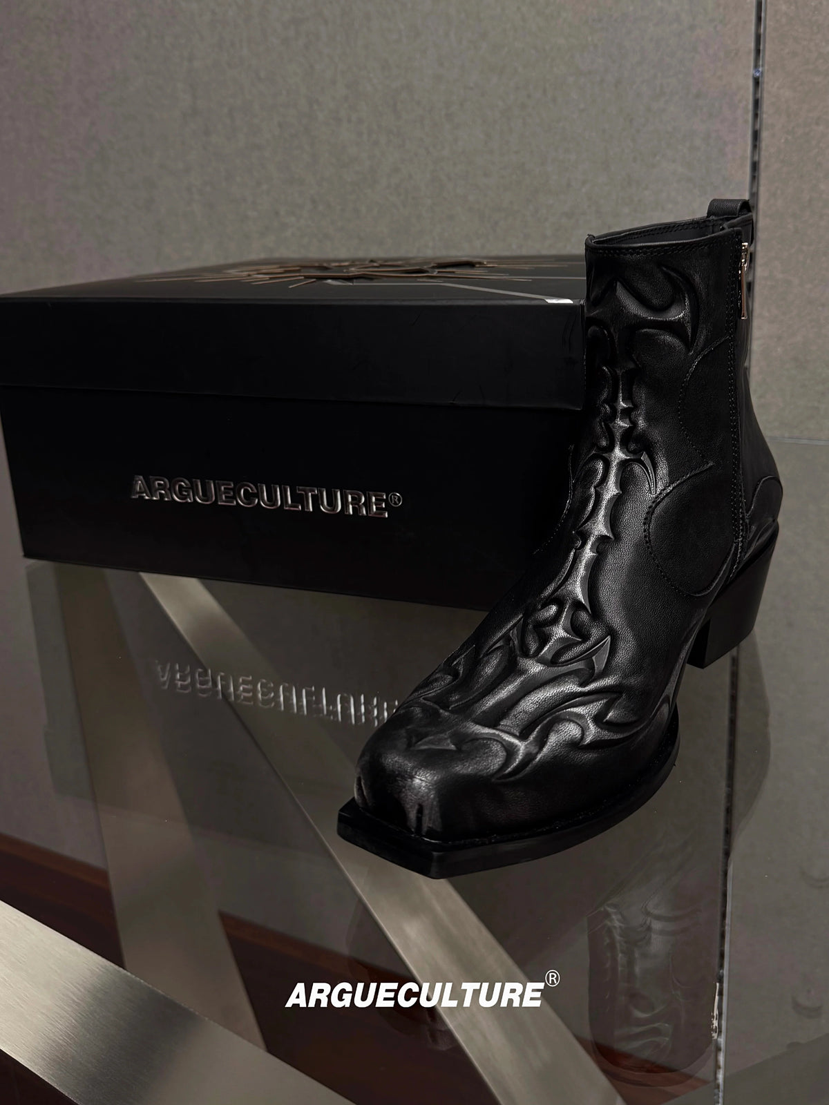 Embossed Spine First Layer Cowhide Chelsea Boots
