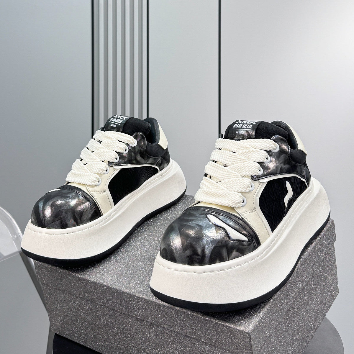 Platform Height Increase Round Toe Sneakers