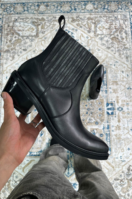 Calfskin Pointed Chelsea Boots