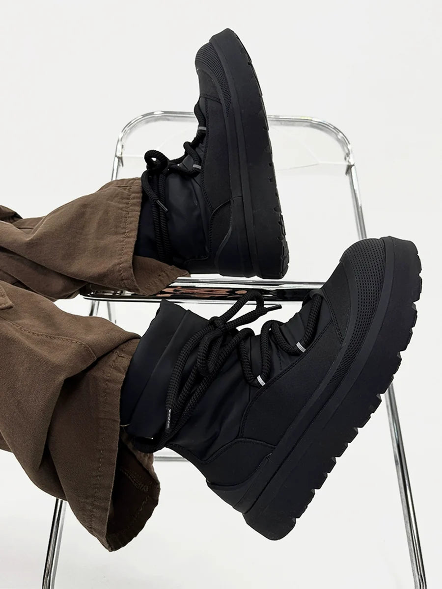 Black Winter Boots with Chunky Soles and Fleece Lining