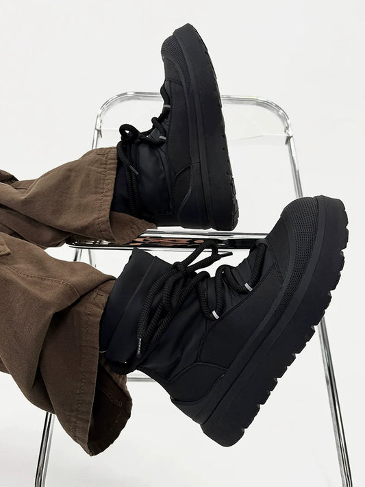 Black Winter Boots with Chunky Soles and Fleece Lining