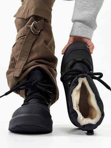 Black Winter Boots with Chunky Soles and Fleece Lining