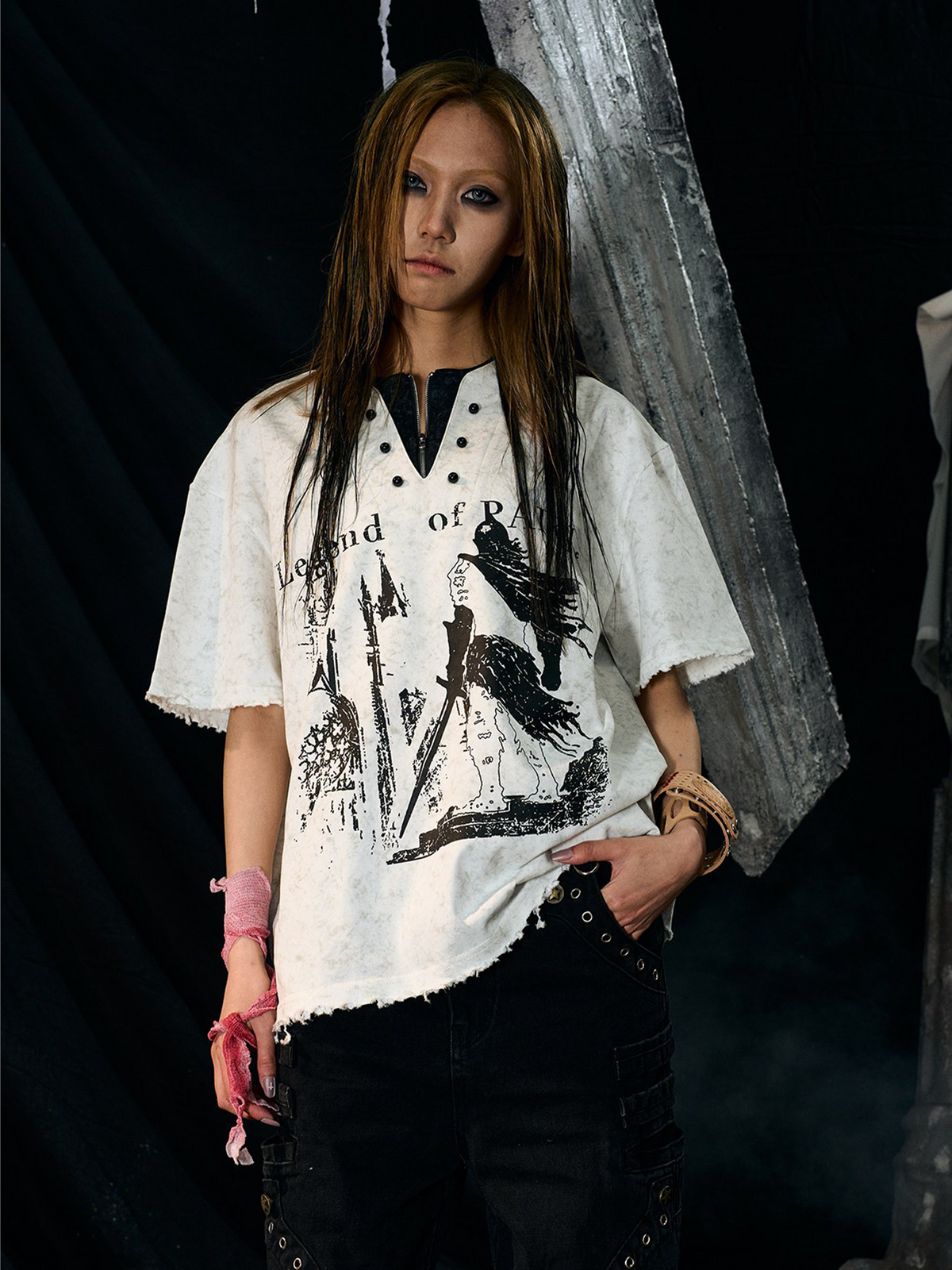 PAIKI Castle Graphic Henley Layered Tee