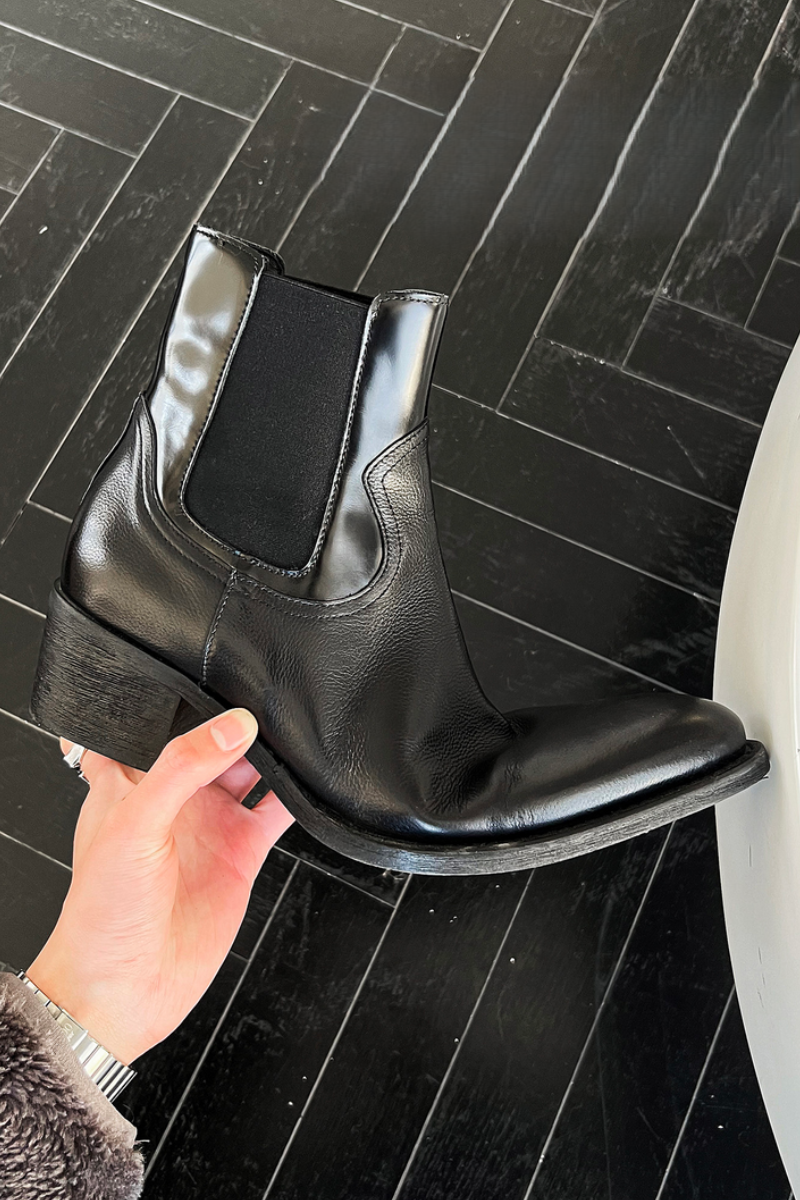 Pointed Toe Chelsea Boots