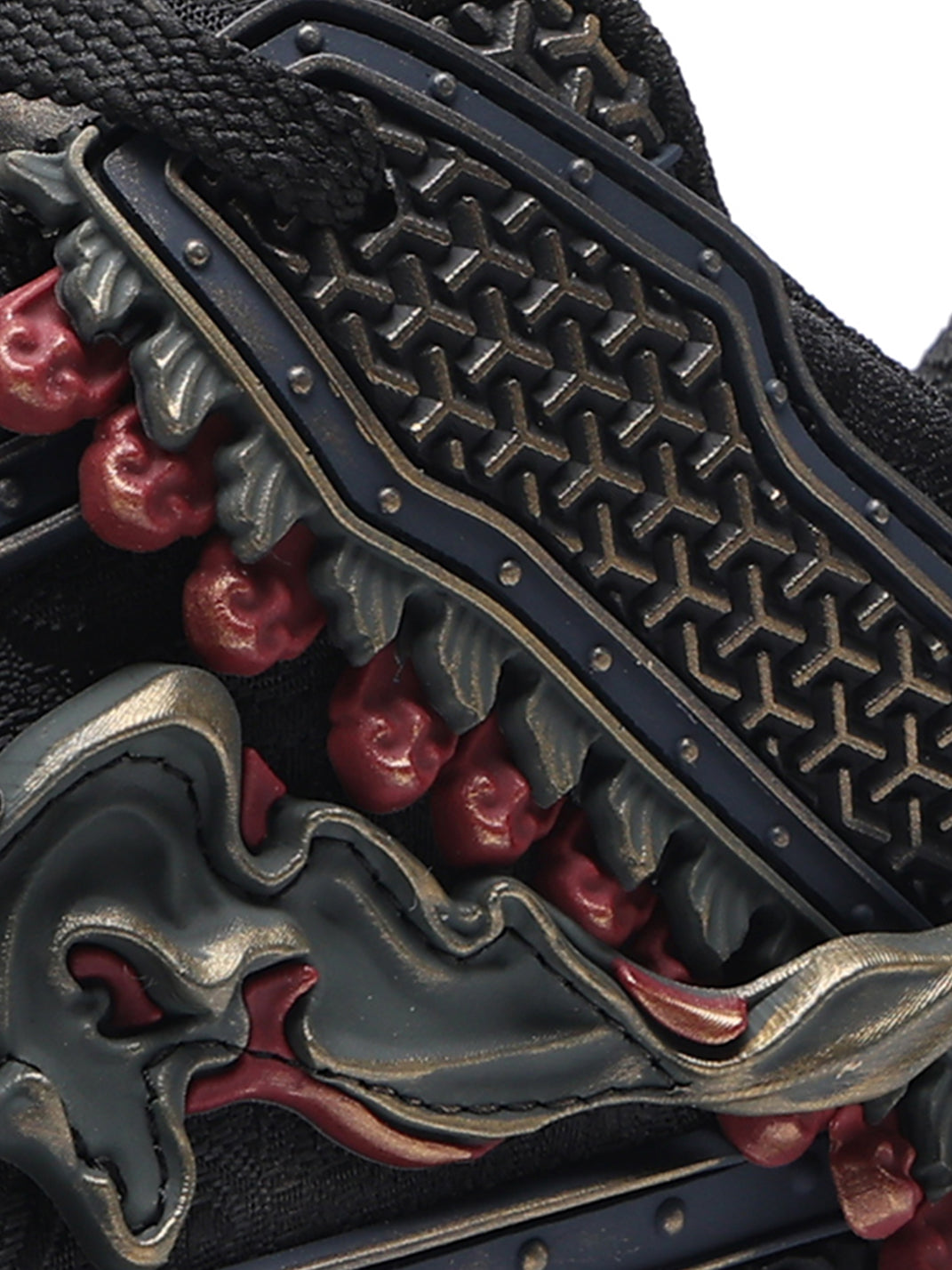 Black Dragon Embroidered Low-Top Sneakers