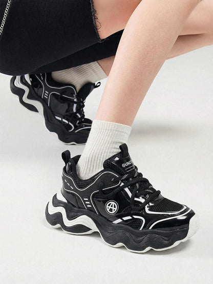 Black Wave-Sole Chunky Dad Sneakers