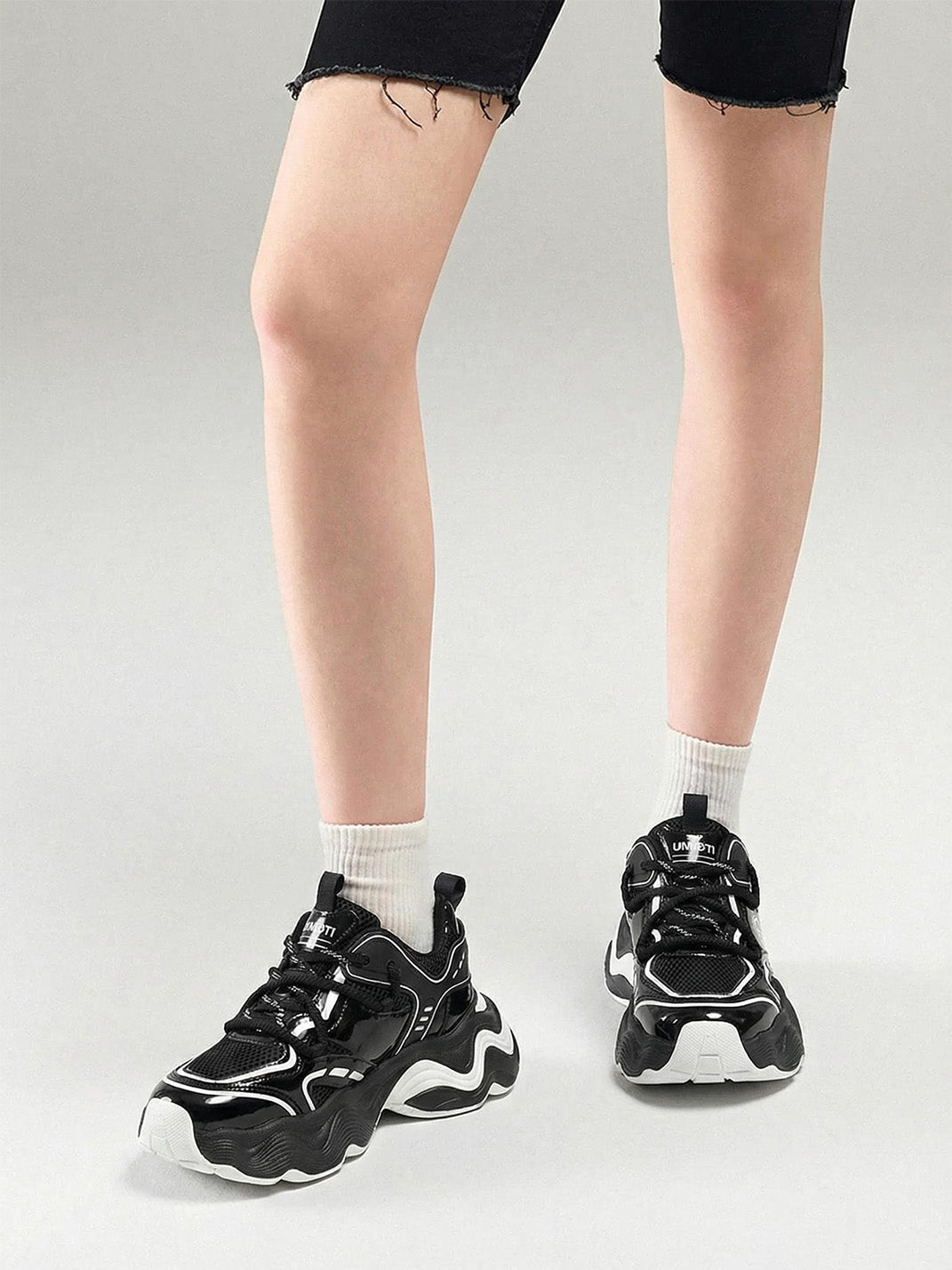 Black Wave-Sole Chunky Dad Sneakers