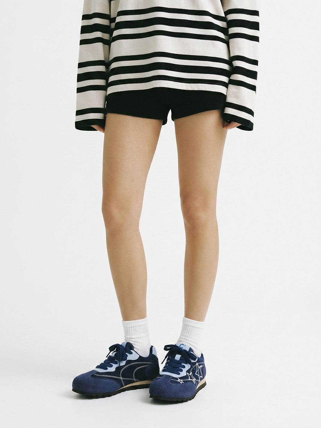 Navy Star-Embroidered Retro Low-Top Sneakers