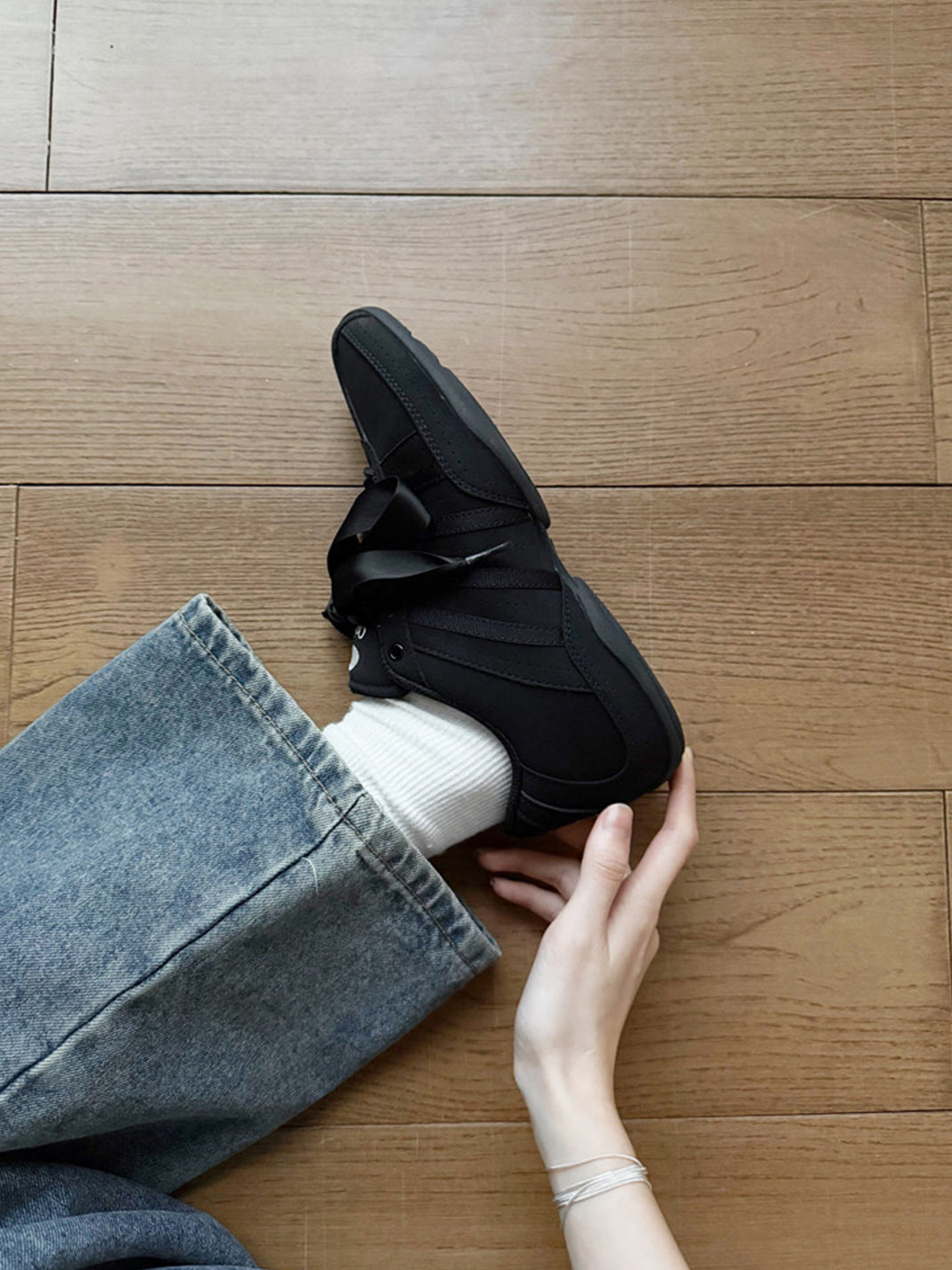 Black Ribbon-Lace Minimalist Sneakers