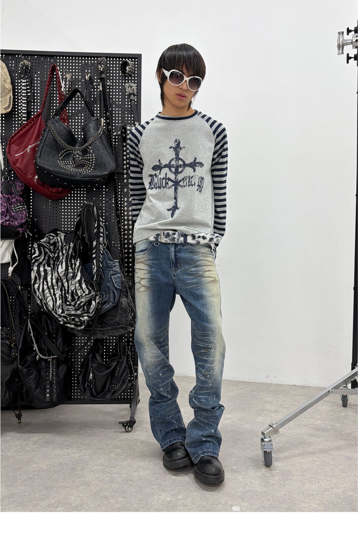 Washed Inward Curve Slim Fit Skinny Jeans