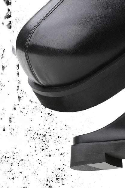 Cut-Line Leather Clog Mules - EU Only