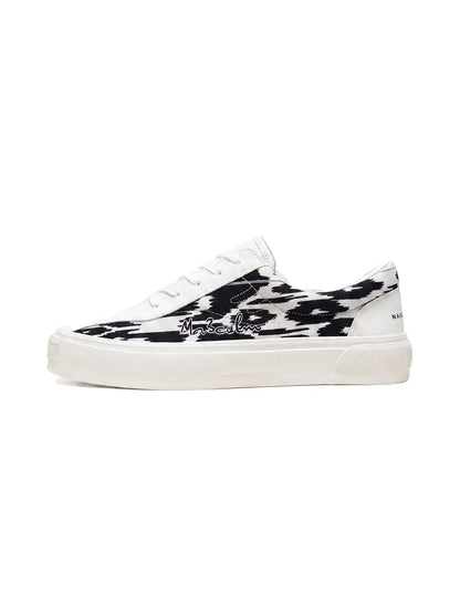 Etles Graphic Low-Top Skate Shoes
