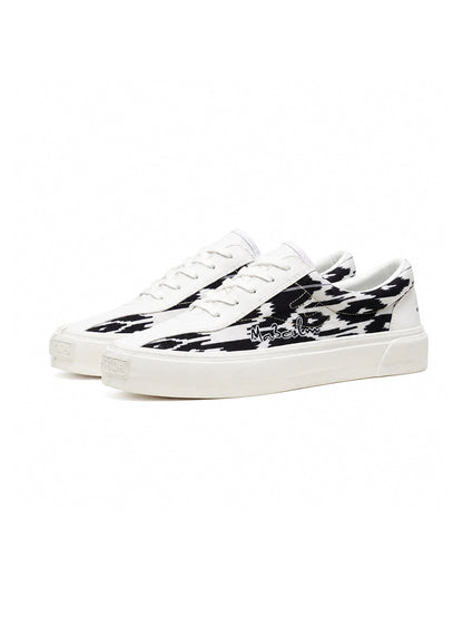Etles Graphic Low-Top Skate Shoes