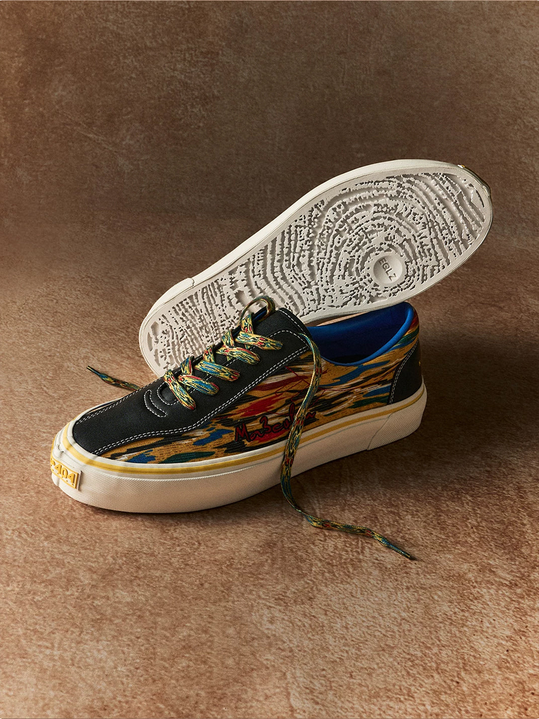 Etles Graphic Low-Top Skate Shoes