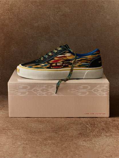 Etles Graphic Low-Top Skate Shoes