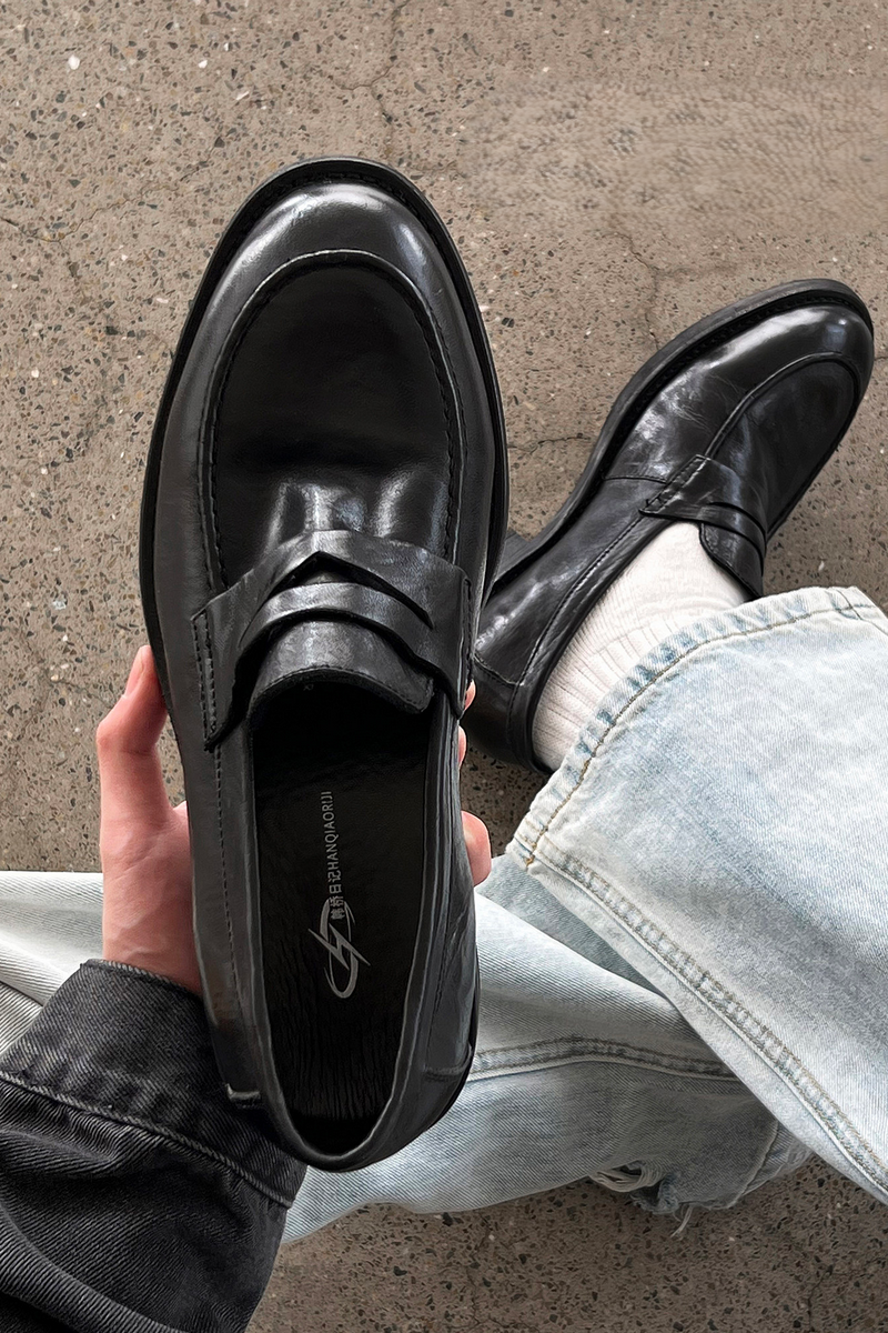 Low Profile Trainer Sneakers