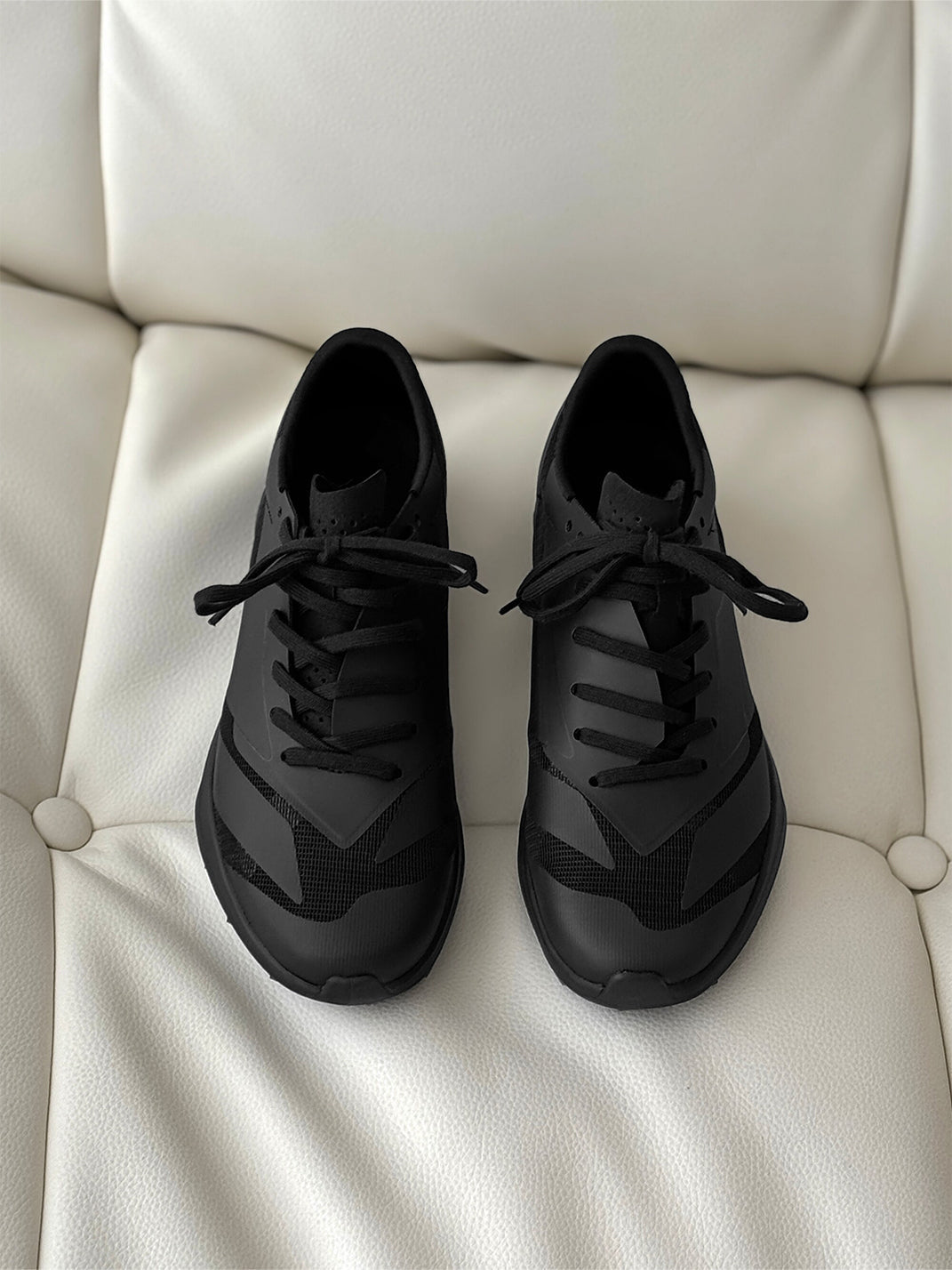 Arch-Support Elastic Low-Profile Sneakers