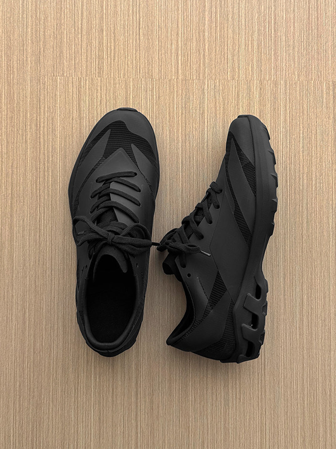Arch-Support Elastic Low-Profile Sneakers