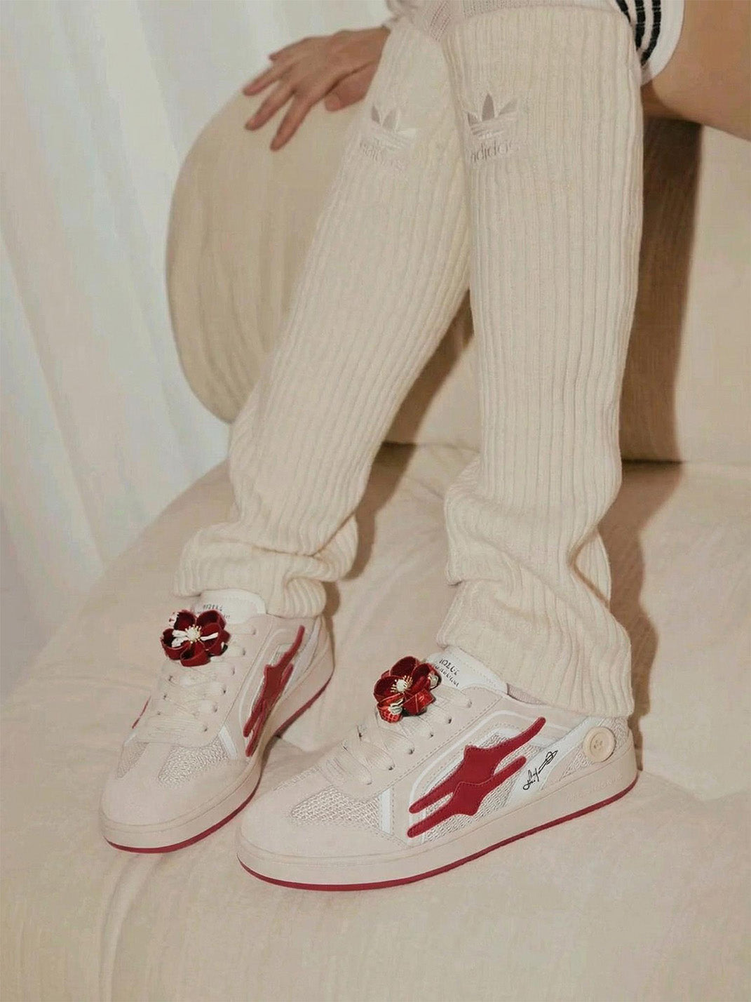 Red-Accent Retro Training Sneakers