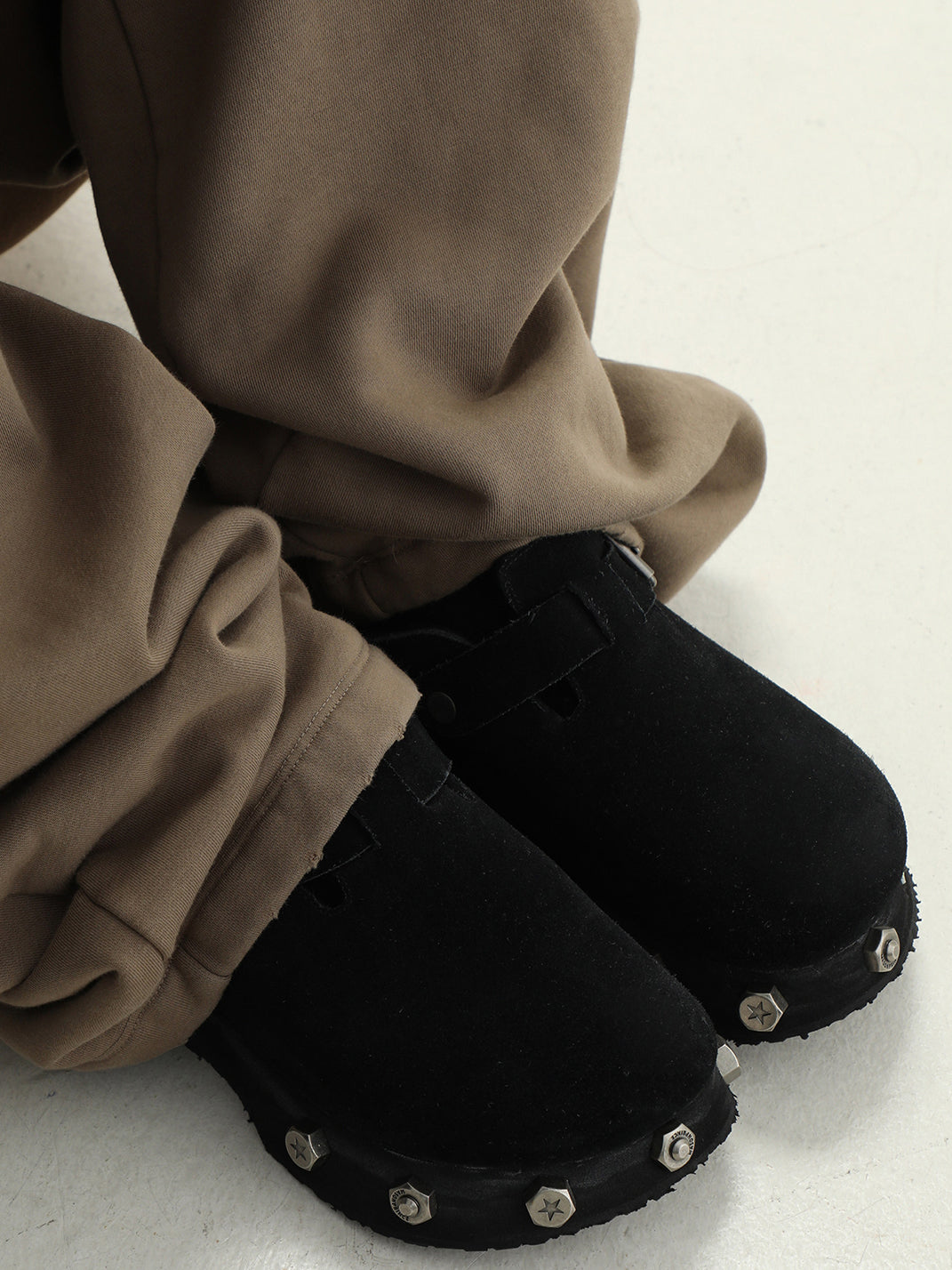 Frosted-Suede Thick-Sole Buckle Clogs