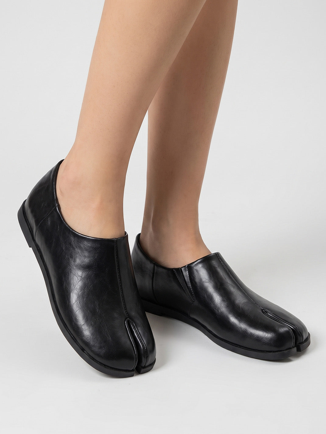 Split-Toe Leather Minimalist Loafers