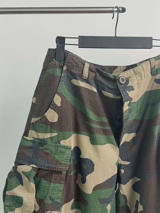 Washed Wrinkled Hem Frayed Multi-pocket Camo Cargo Shorts [ID:0469PA]
