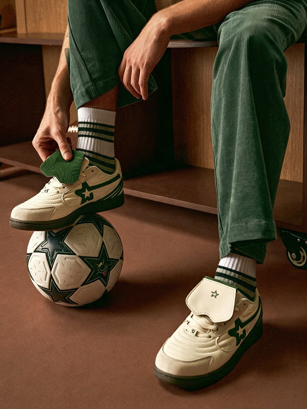 White-Green Detachable-Tongue Casual Sneakers