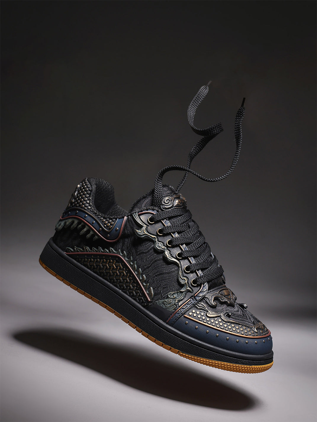 Black Dragon-Scale Gum-Sole Low-Top Sneakers