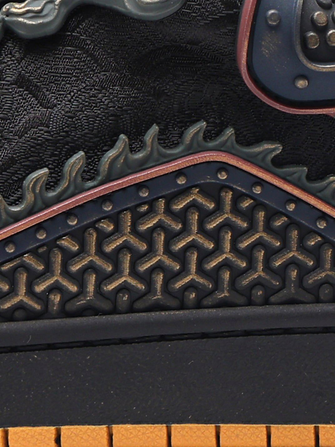 Black Dragon-Scale Gum-Sole Low-Top Sneakers