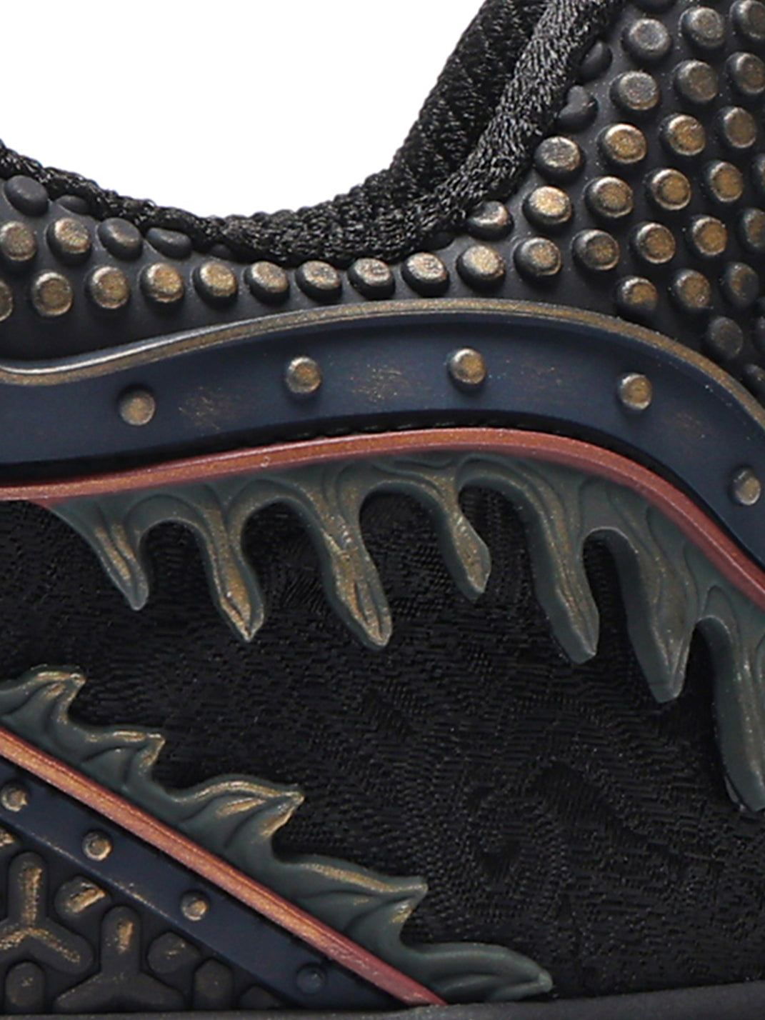 Black Dragon-Scale Gum-Sole Low-Top Sneakers