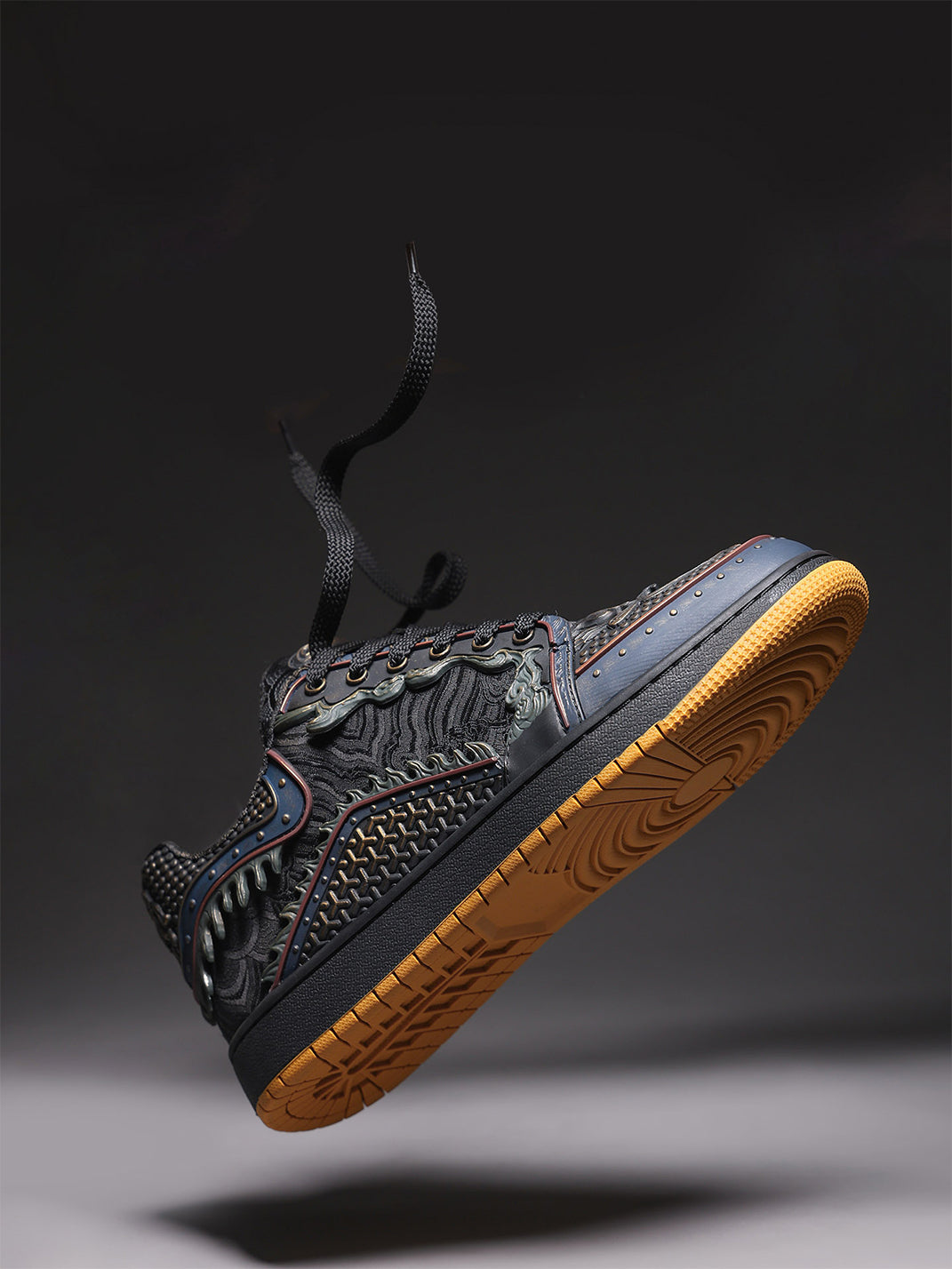 Black Dragon-Scale Gum-Sole Low-Top Sneakers