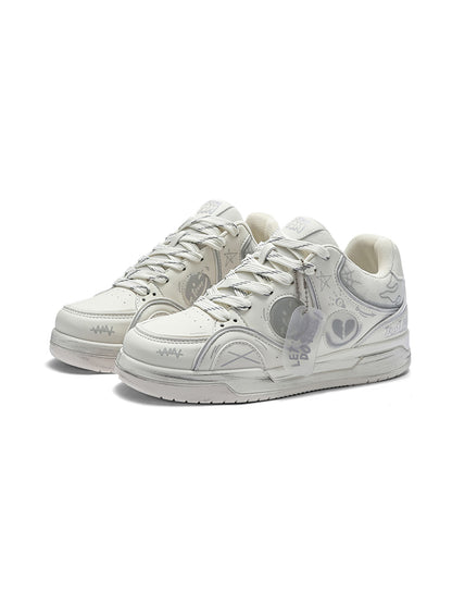 Heart-Graphic Contrast-Panel Low-Top Sneakers