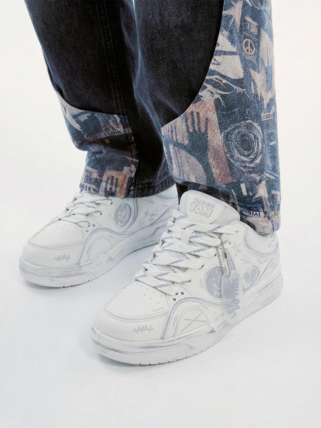 Heart-Graphic Contrast-Panel Low-Top Sneakers